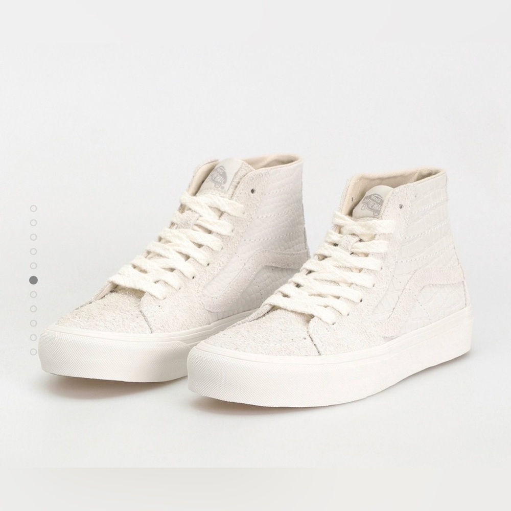 Vans Sk8 Hi Tapered Vr3 Shoes - white (gray multi)
6M US - 7.5W US - Picture 9 of 9